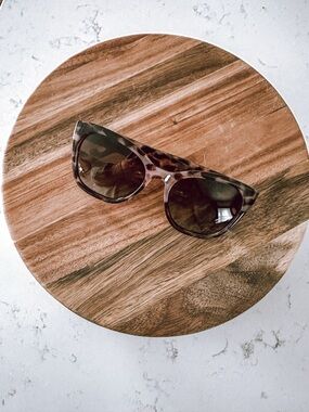 Tortoiseshell Cat-Eye Sunglasses - Brown/Black Lenses